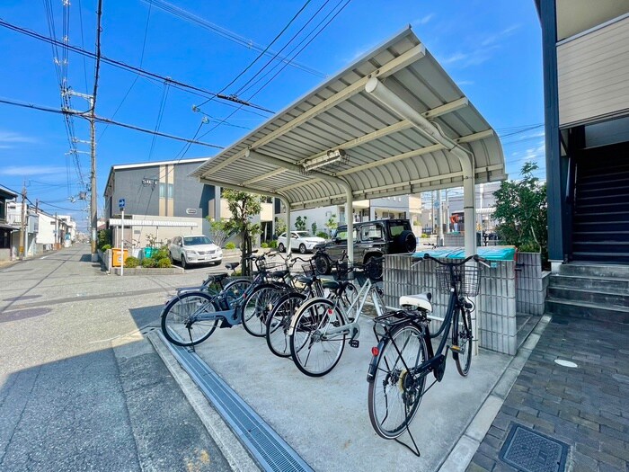物件外観写真2　(駐輪場)