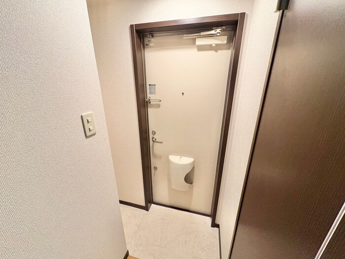物件内観写真18　(玄関)