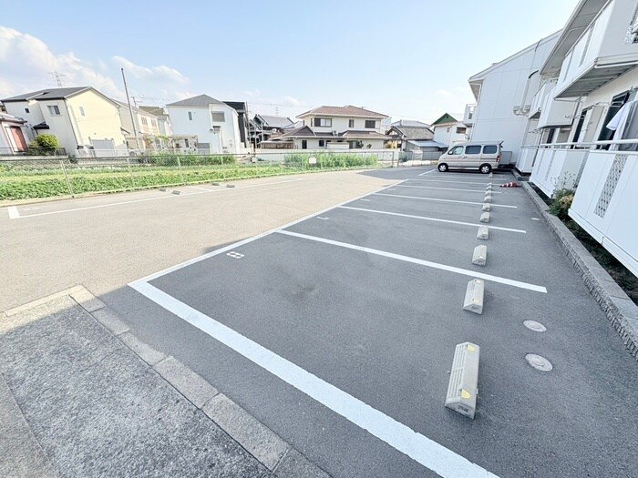 物件外観写真2　(駐車場)