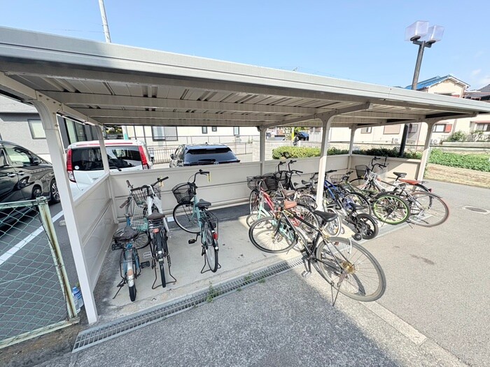 物件外観写真3　(駐輪場)