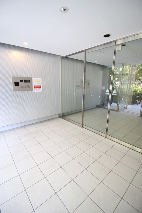 物件外観写真4　(エントランス部分)