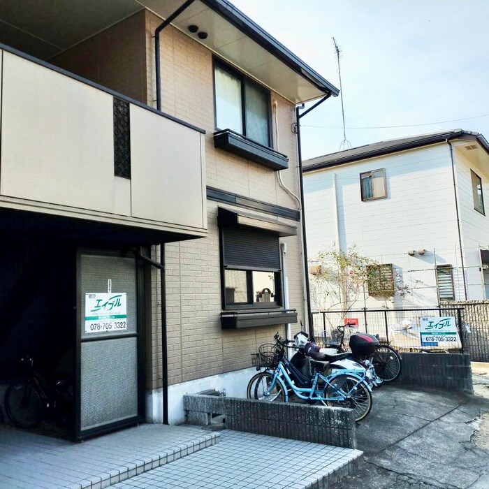 物件外観写真6　(駐輪場)