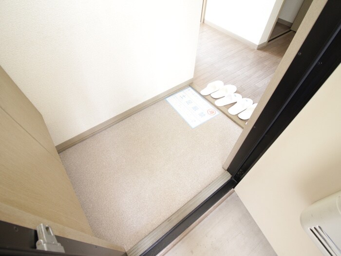 物件内観写真17　(玄関)