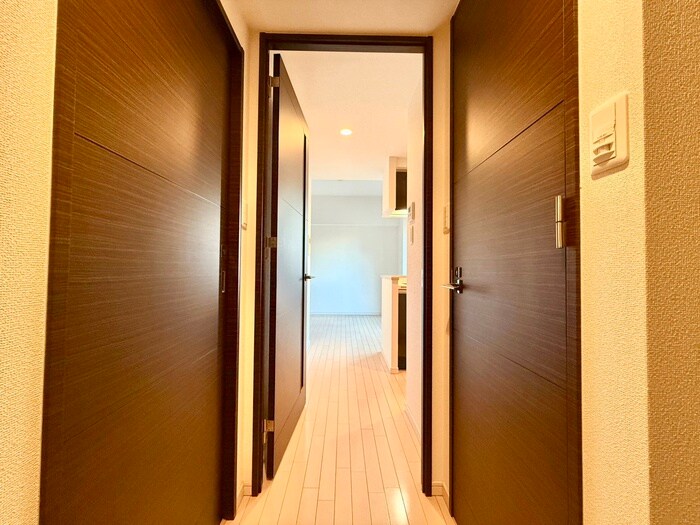 物件内観写真3　(廊下)