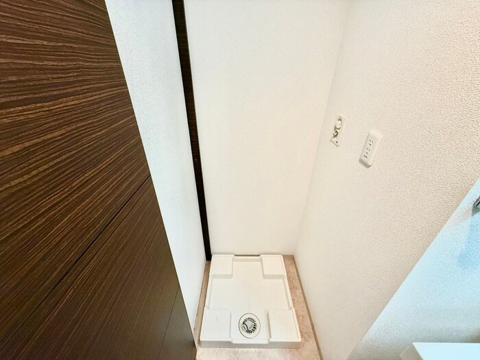 物件内観写真13　(洗濯機置場)