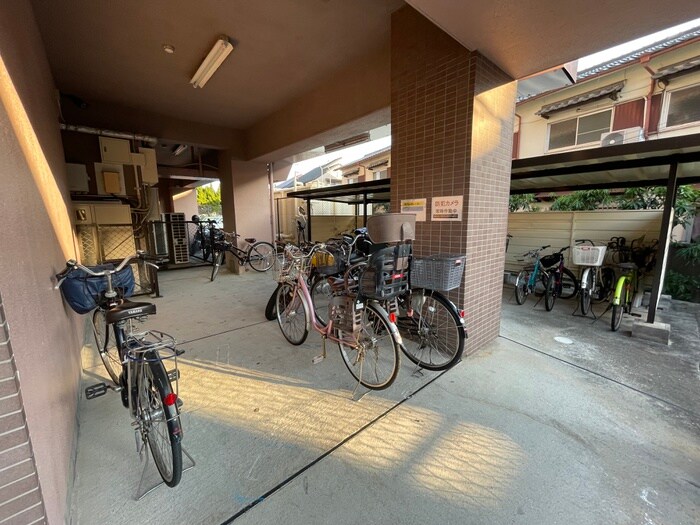 物件外観写真6　(駐輪場)