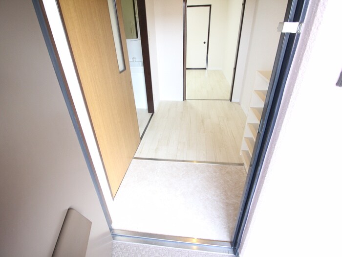 物件内観写真17　(玄関)