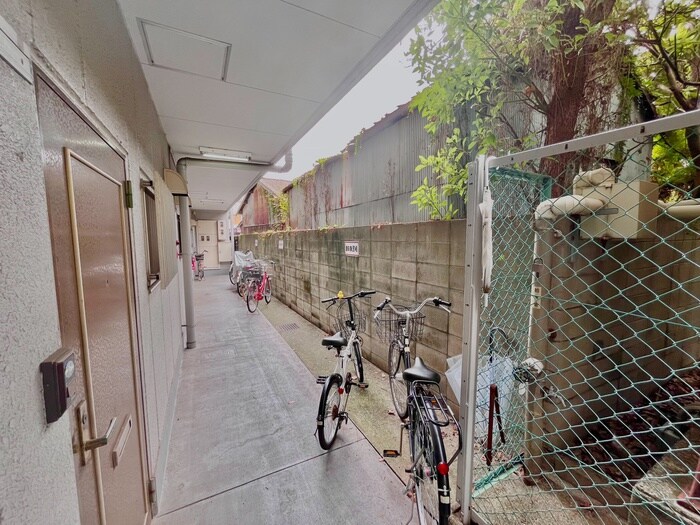 物件外観写真4　(駐輪場)