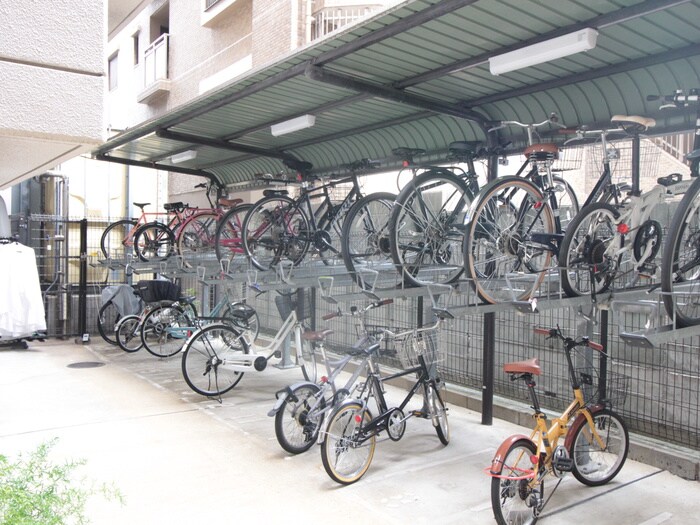 物件外観写真2　(駐輪場)