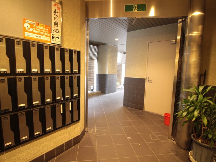 物件外観写真6　(エントランス部分)