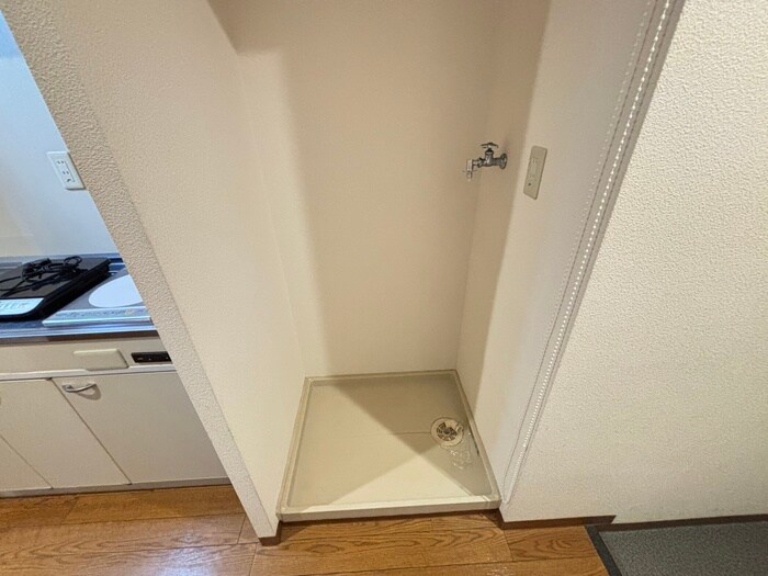 物件内観写真14　(洗濯機置場)