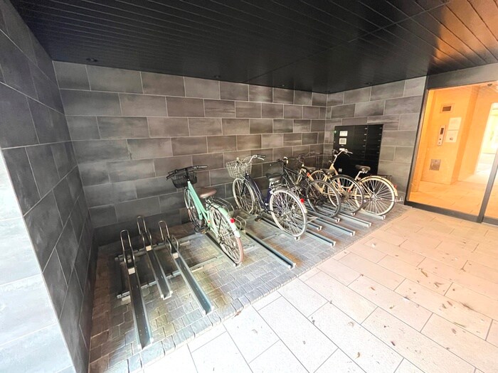 物件外観写真4　(駐輪場)
