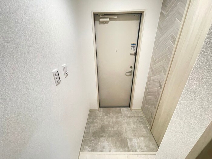 物件内観写真7　(玄関)