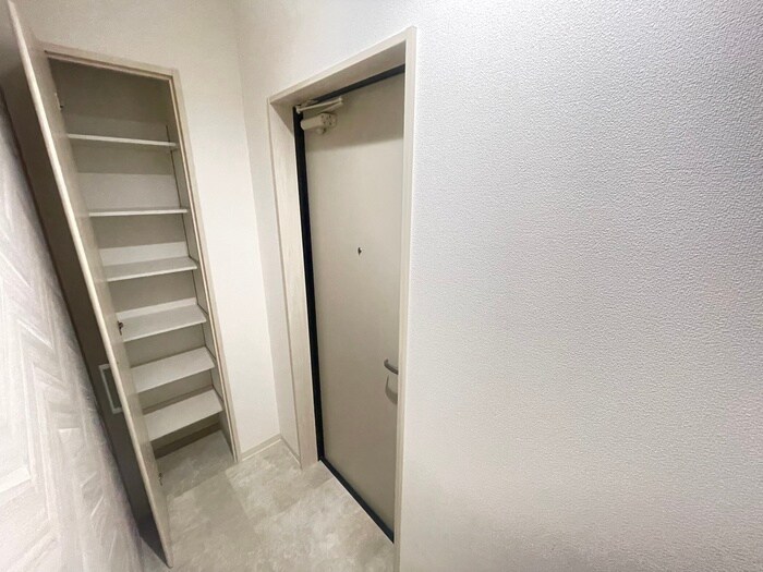 物件内観写真7　(玄関)