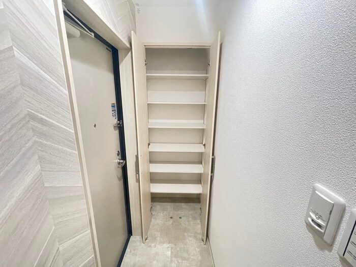 物件内観写真8　(靴箱)