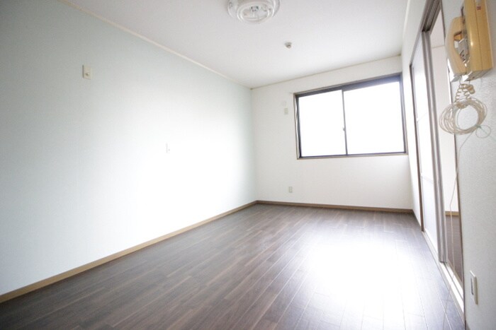 物件内観写真4　(居室)