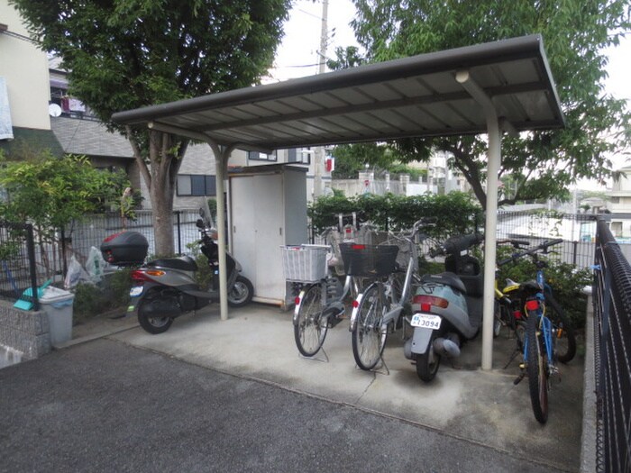 物件外観写真3　(駐輪場)