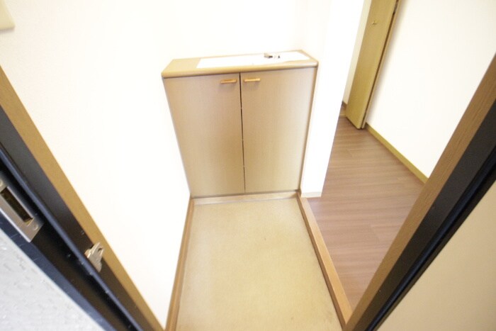 物件内観写真13　(玄関)