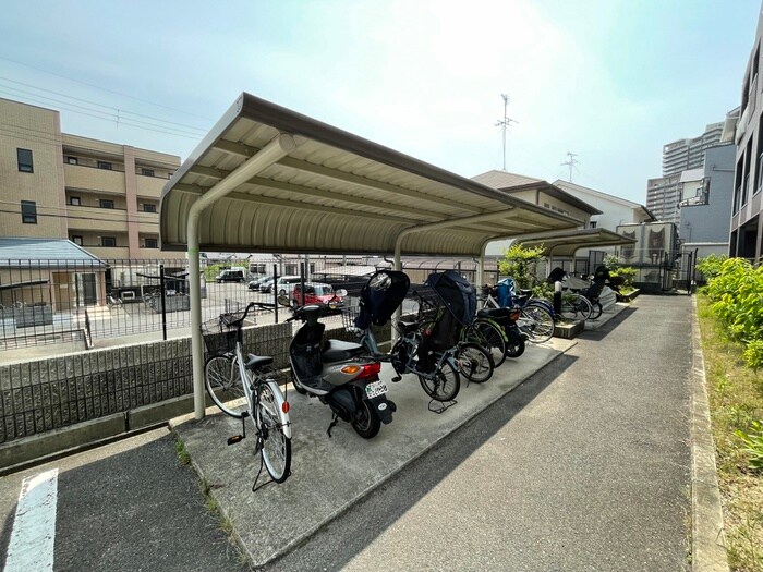 物件外観写真5　(駐輪場)