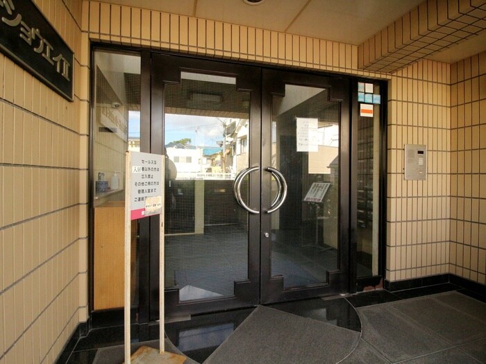 物件外観写真2　(エントランス部分)