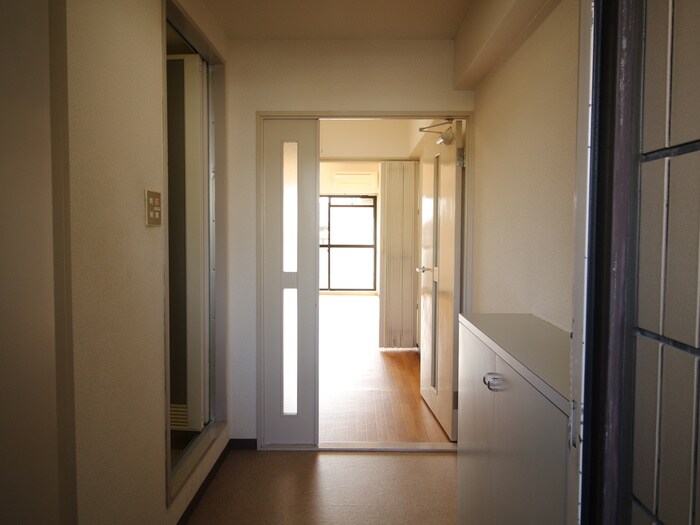 物件内観写真7　(玄関)