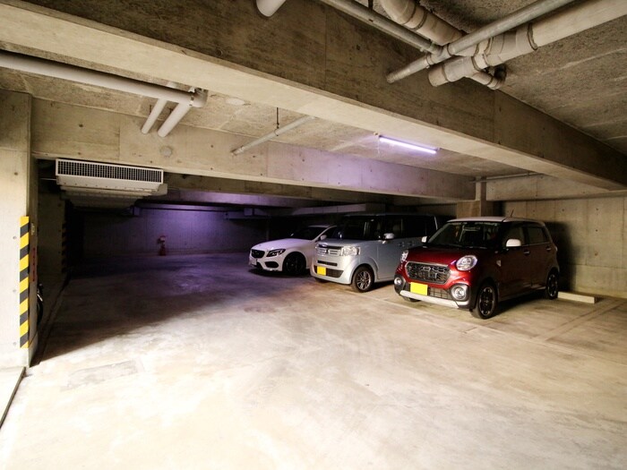 物件外観写真3　(駐車場)