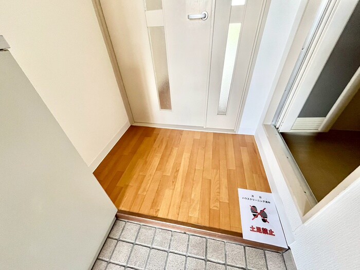 物件内観写真17　(玄関)
