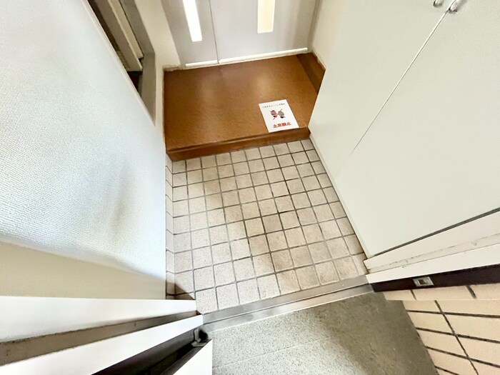 物件内観写真17　(玄関)