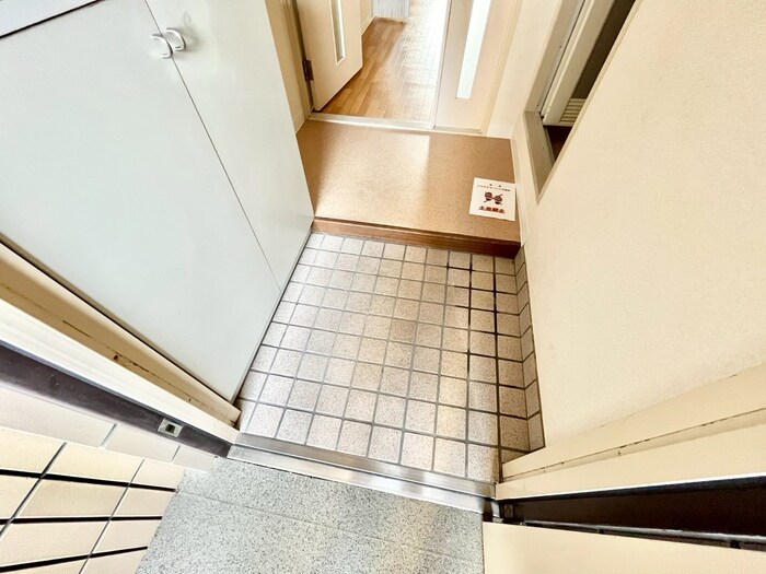 物件内観写真17　(玄関)