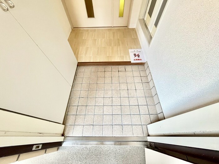 物件内観写真17　(玄関)