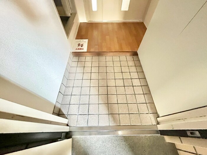 物件内観写真17　(玄関)
