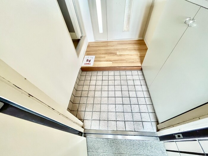 物件内観写真17　(玄関)