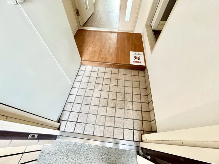 物件内観写真17　(玄関)