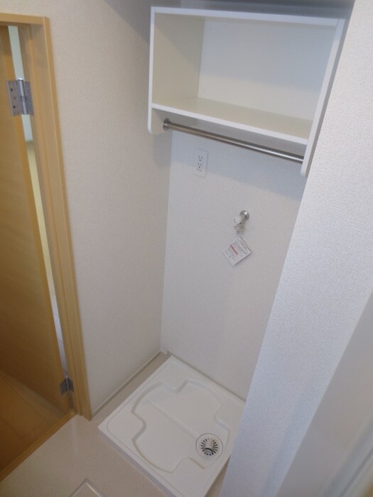 物件内観写真14　(洗濯機置場)