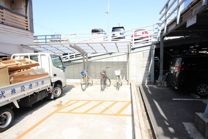 物件外観写真4　(駐輪場)