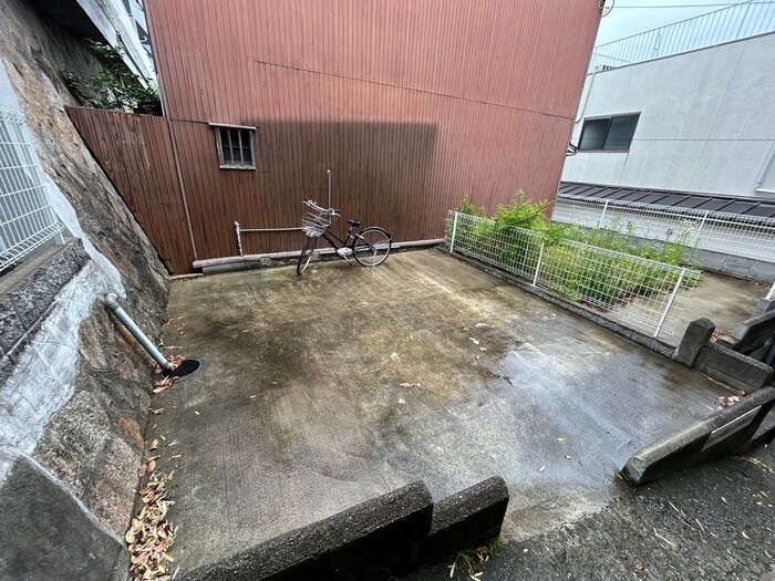 物件外観写真3　(駐輪場)