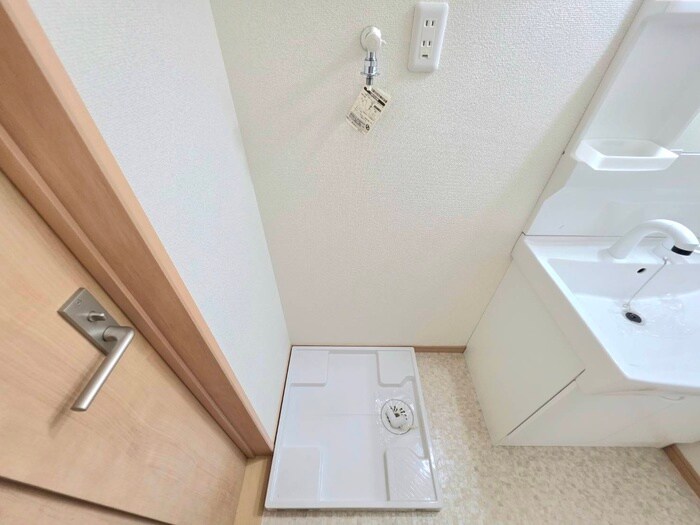 物件内観写真15　(洗濯機置場)