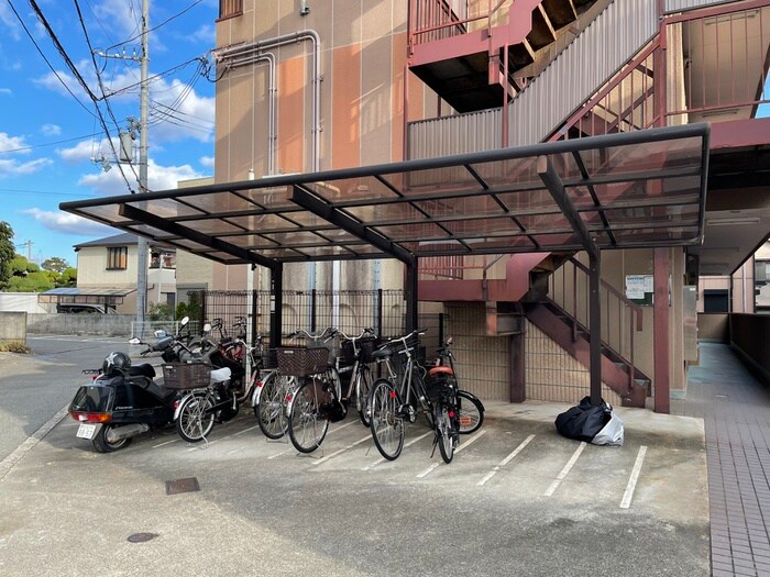 物件外観写真2　(駐輪場)
