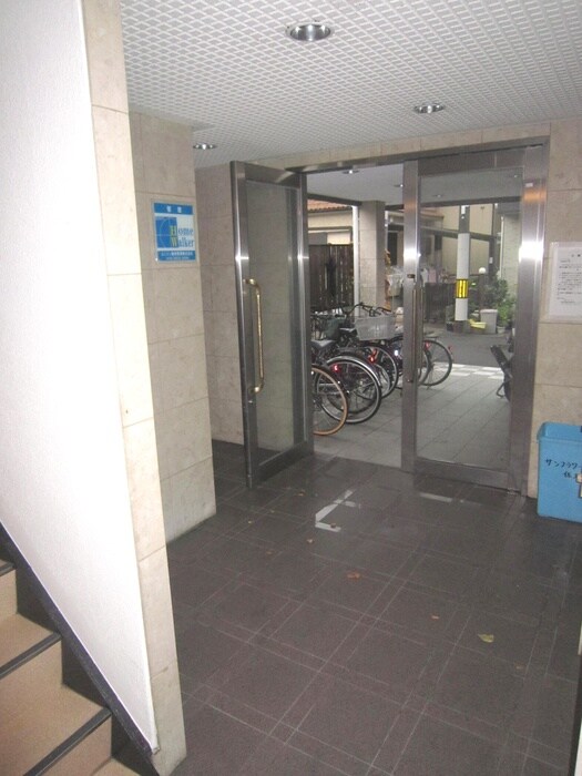 物件外観写真3　(エントランス部分)