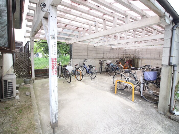 物件外観写真5　(駐輪場)