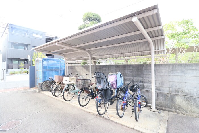 物件外観写真4　(駐輪場)