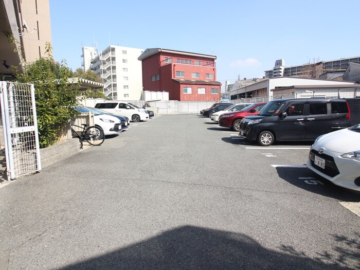 物件外観写真4　(駐車場)