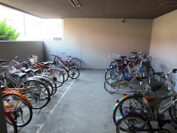 物件外観写真5　(駐輪場)