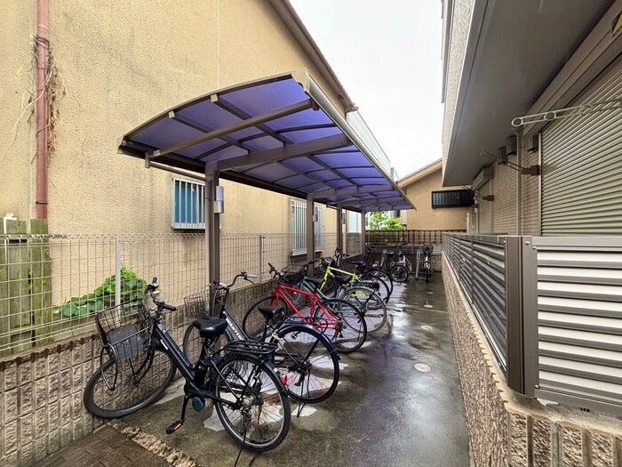 物件外観写真5　(駐輪場)