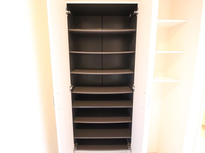 物件内観写真15　(靴箱)