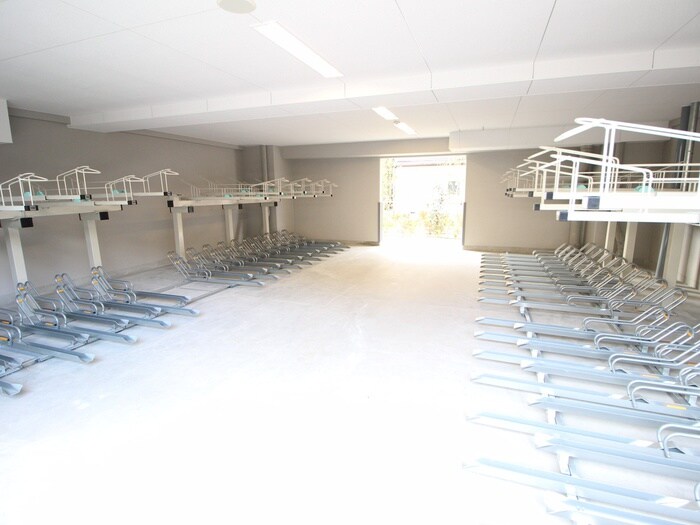 物件外観写真2　(駐輪場)