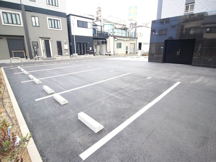 物件外観写真5　(駐車場)