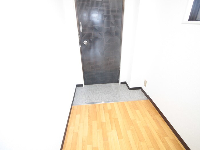 物件内観写真17　(玄関)