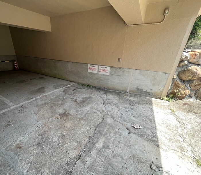 物件外観写真5　(駐車場)