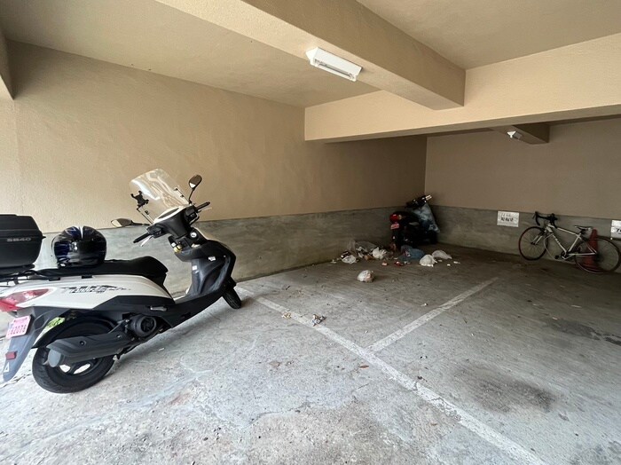 物件外観写真6　(駐輪場)